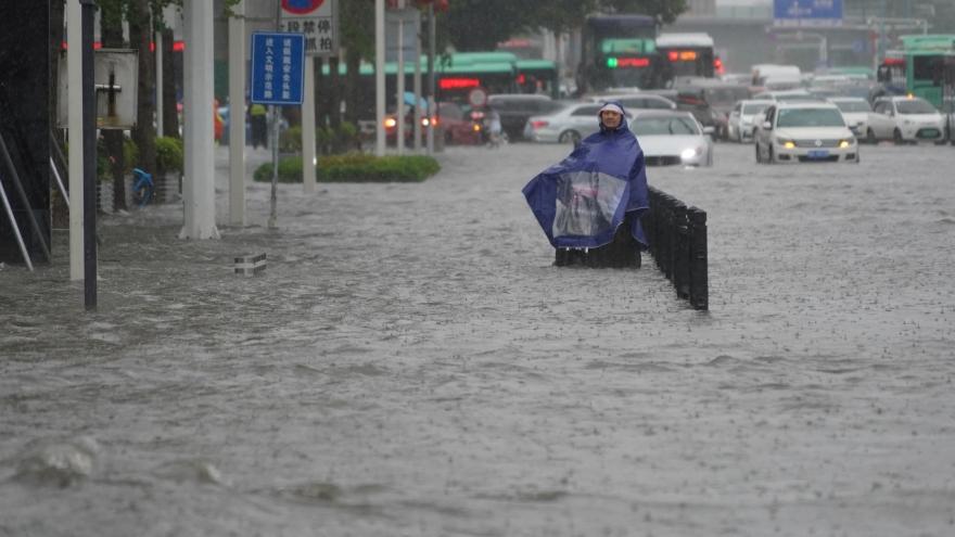 Trung Quốc phát cảnh báo bão Saola ở mức cao nhất